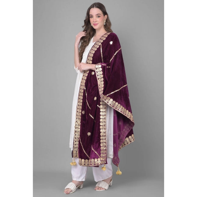 महिलाओं के लिए मखमली गोटा पट्टी दुपट्टा (वाइन, लंबाई: 2.25 से 2.50 मीटर)